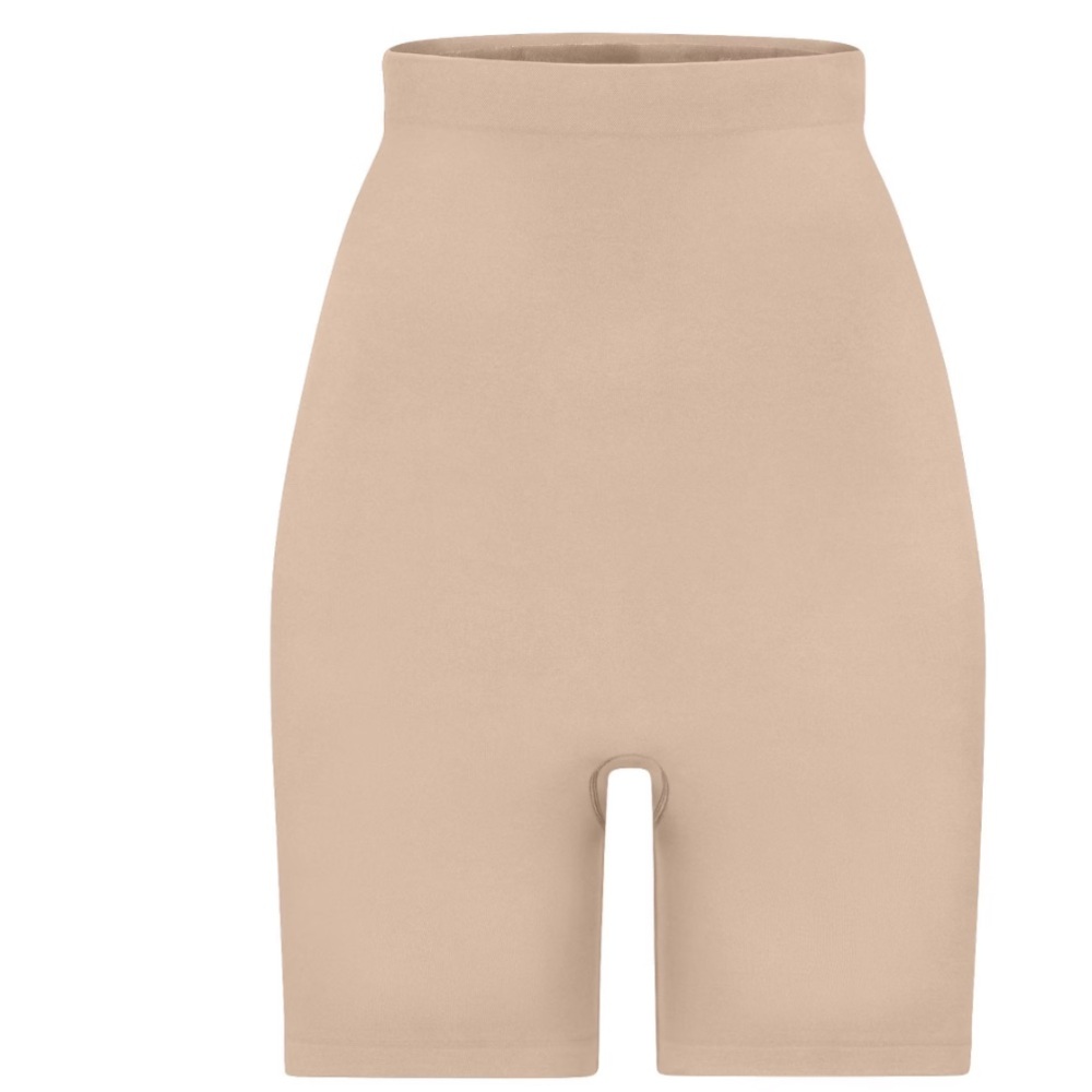NWOT SKIMS SEAMLESS HIGH-WAISTED MID THIGH SHORT MICA TAN MEDIUM